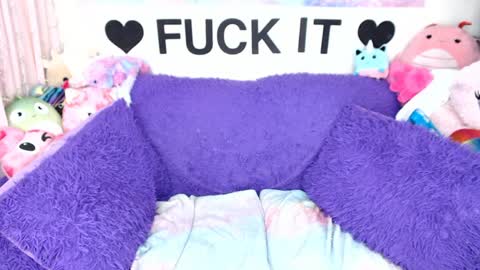 Mackenzie Wolfe online show from April 11, 6:30 am