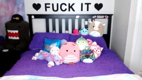 Mackenzie Wolfe online show from February 4, 6:49 am