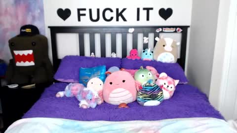 Mackenzie Wolfe online show from February 18, 8:05 am