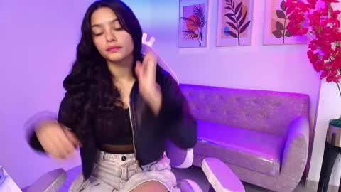 maddie_t18 online show from February 9, 11:23 am