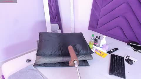 maddyjohnsonn online show from March 6, 3:35 am