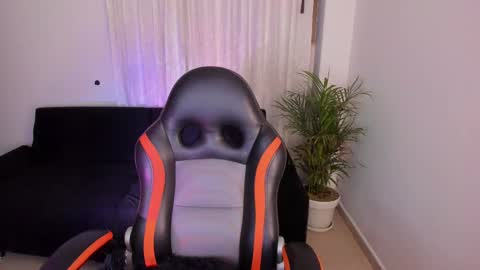 madelaine_taylor online show from January 2, 9:11 am