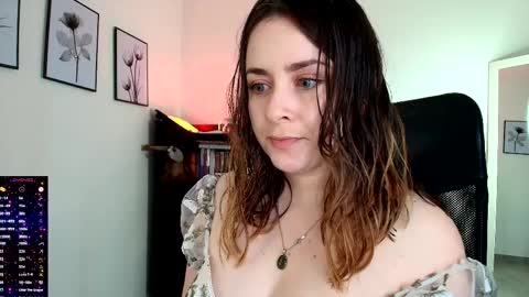 madelamee online show from March 30, 3:22 pm