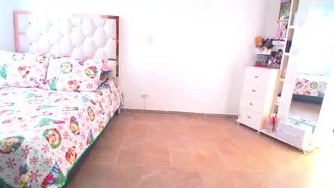 madelyn roses online show from December 4, 4:16 pm