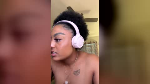 madie_rags1523 online show from May 26, 11:37 pm