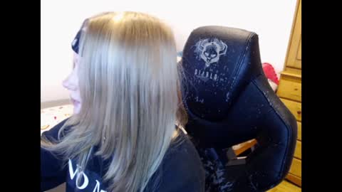 Magdalene Swaggy online show from January 12, 7:31 pm