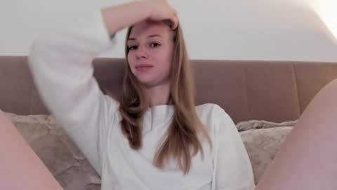 Alice  online show from October 21, 12:42 pm