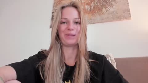 Alice  online show from October 22, 12:43 pm