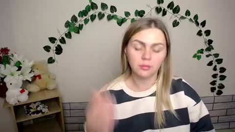 magic_katarina_ online show from December 5, 12:22 pm