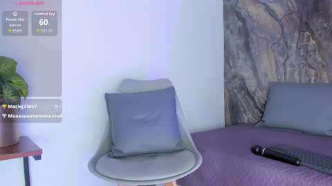 maia_520 online show from September 10, 7:14 pm