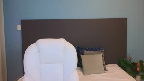 Maiaa Ruiz  online show from January 27, 1:30 pm