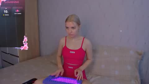 Your kitty online show from September 14, 2:42 am