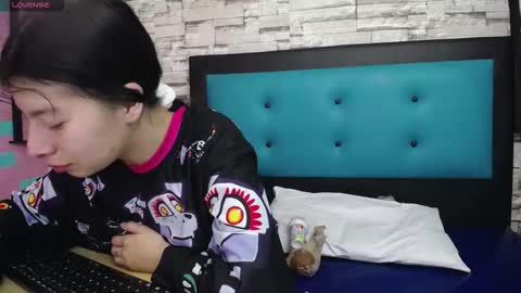  MAILY CAN  online show from September 25, 1:10 pm