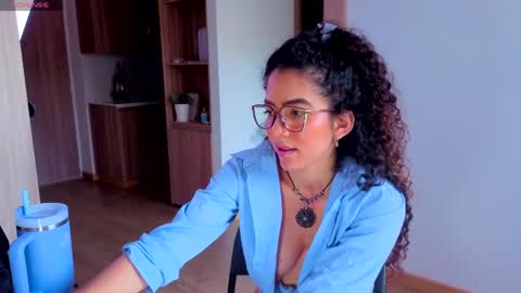   Lauu online show from April 27, 9:56 pm