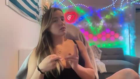 Makayla Ray online show from March 3, 11:11 pm