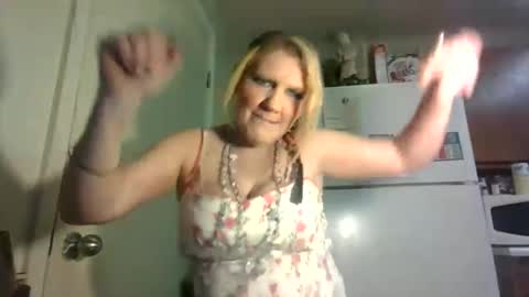 malinda702 online show from April 7, 7:38 pm