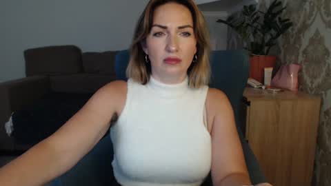 mallinia online show from October 25, 12:57 pm