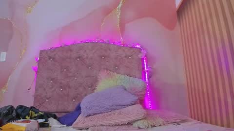 malory__jones online show from November 11, 7:00 pm