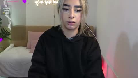 Malory  online show from November 11, 11:40 am