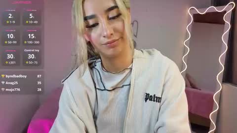 Malory  online show from December 5, 8:32 pm