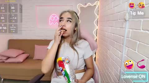 Malory  online show from February 14, 10:04 pm