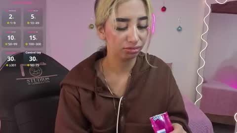 Malory  online show from January 6, 7:06 pm