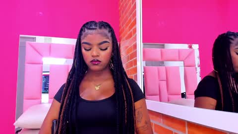 Melanie online show from December 14, 7:25 pm