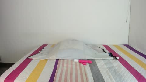 instagram  nueela   online show from November 1, 12:04 am