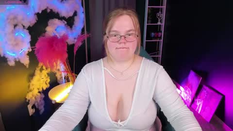 Maneela online show from May 4, 11:25 am