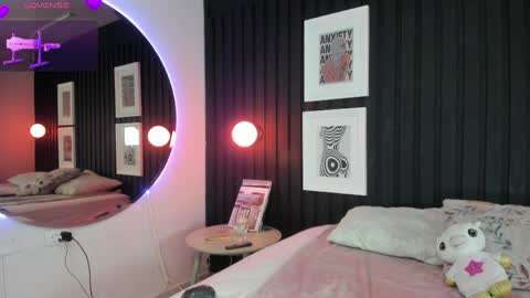 manelyk_evanss online show from April 14, 5:02 pm