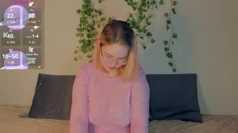 manic_pixie_ online show from September 13, 6:16 pm