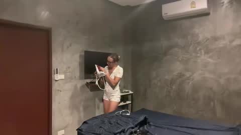 Manon hottie online show from April 30, 3:17 pm