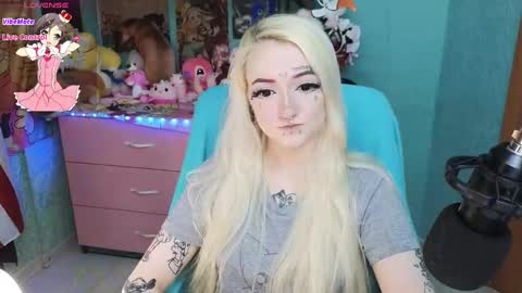 Manuela online show from March 9, 8:21 pm