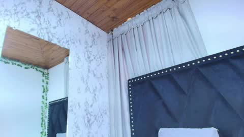 maraa_x online show from May 7, 1:26 pm