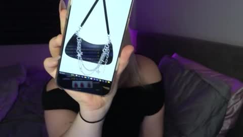 margot_robbie7 online show from December 4, 1:41 am