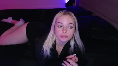 margot_robbie7 online show from November 3, 11:31 pm