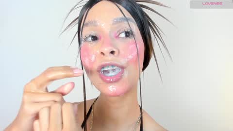 S O F I A  model independent online show from February 6, 11:20 am