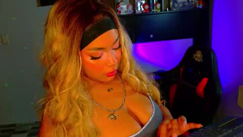 Mariana Prada online show from November 20, 6:47 am