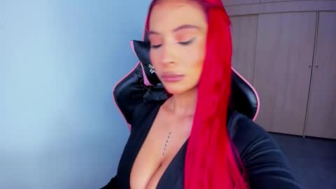 M A R I A N E online show from November 17, 11:33 am