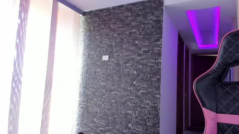 M A R I A N E online show from April 12, 5:05 pm