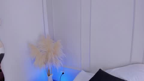 Maria Pettit online show from November 21, 11:45 am