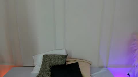 Maria Pettit online show from December 19, 11:57 am