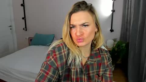 Mariel online show from March 23, 1:45 am