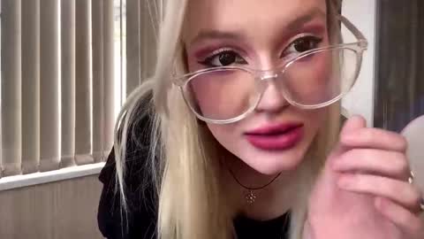 Hey Im Ash  I think together we can hit first 10 thumbs up online show from March 1, 11:21 am