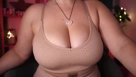 Maria  online broadcast from Tuesday to Suturday from 6 pm to 12 pm Germany time Sunday-Monday offline online show from September 27, 9:22 pm