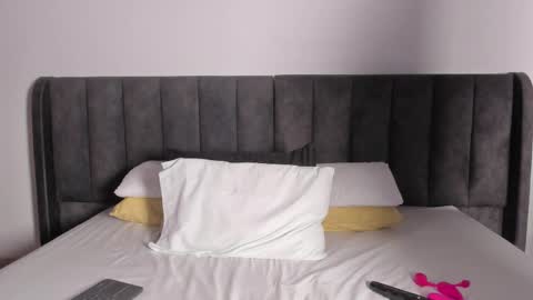 Laura online show from February 17, 8:38 pm