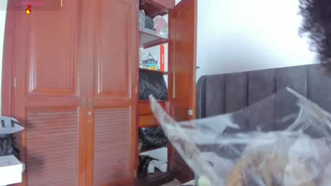 Laura online show from February 8, 7:49 pm