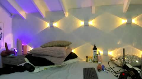 martina mIIler online show from March 24, 12:54 pm