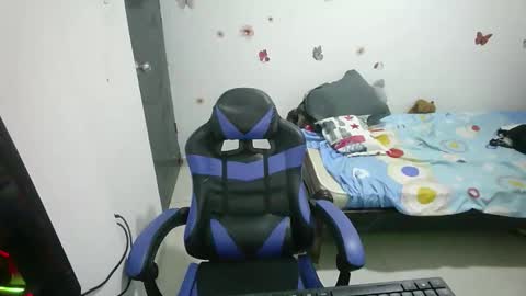 mary136226 online show from April 22, 4:15 pm