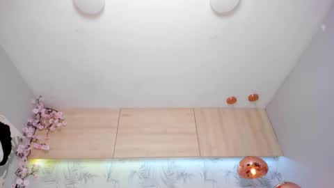   online show from October 1, 12:43 pm